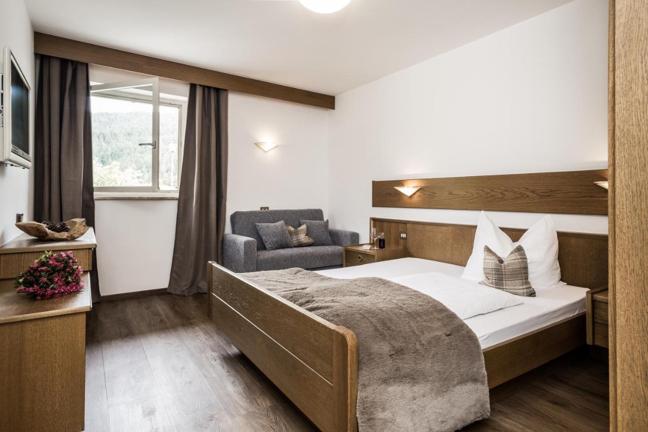Hotel Zum Löwen - Al Leone Meltina Buitenkant foto
