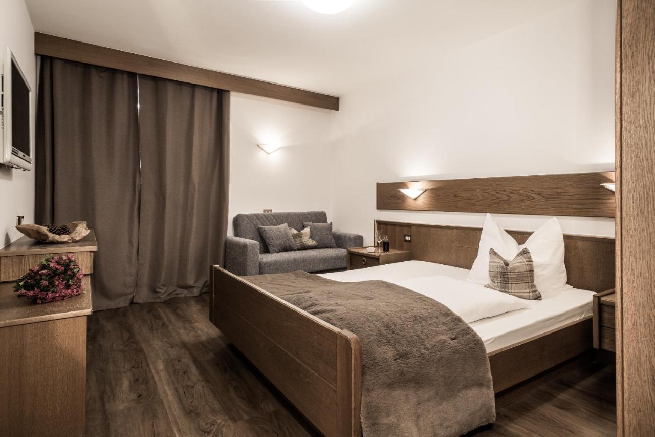 Hotel Zum Löwen - Al Leone Meltina Buitenkant foto