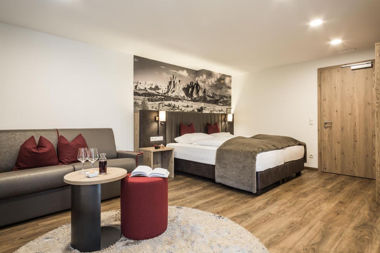 Hotel Zum Löwen - Al Leone Meltina Buitenkant foto