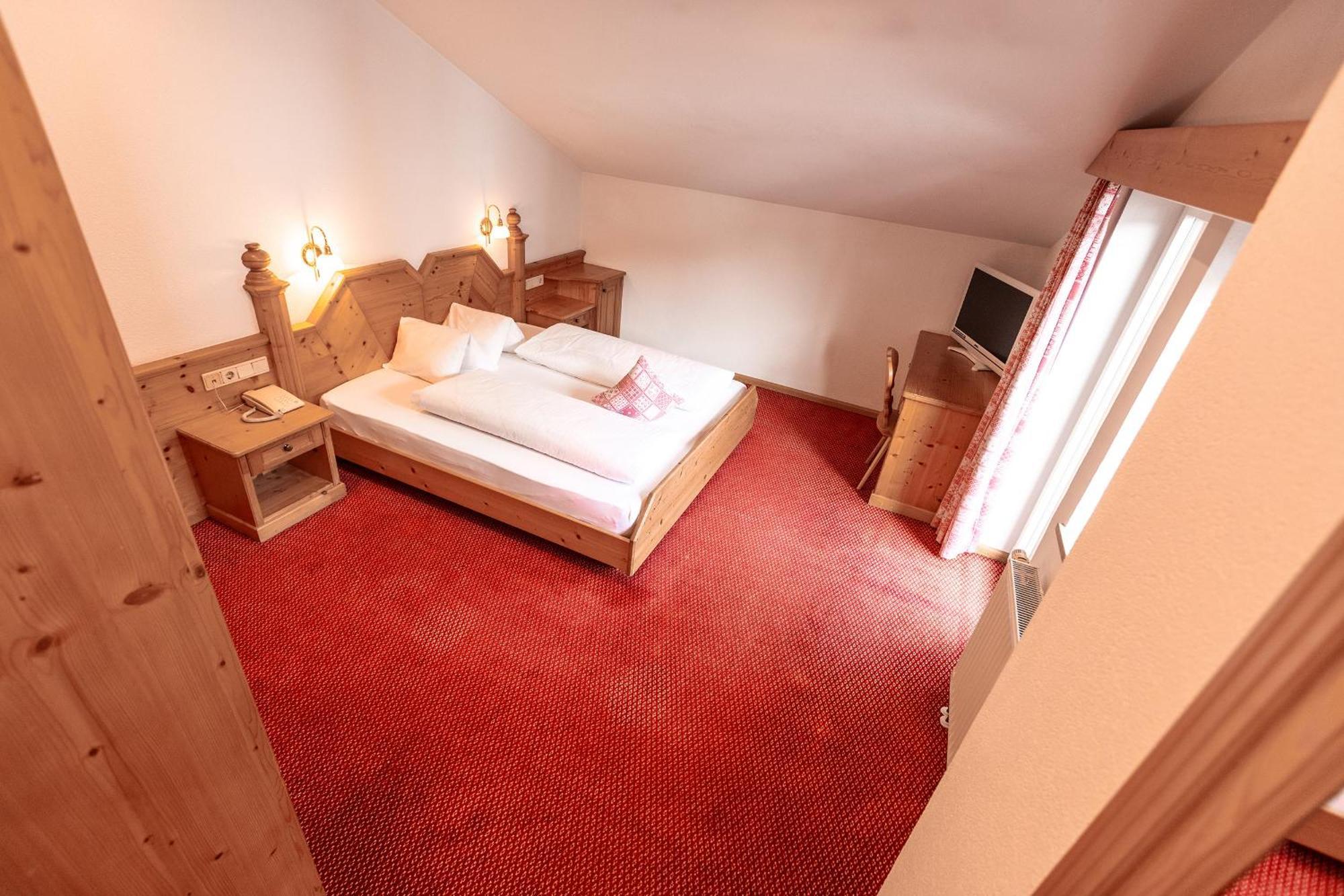Hotel Zum Löwen - Al Leone Meltina Buitenkant foto