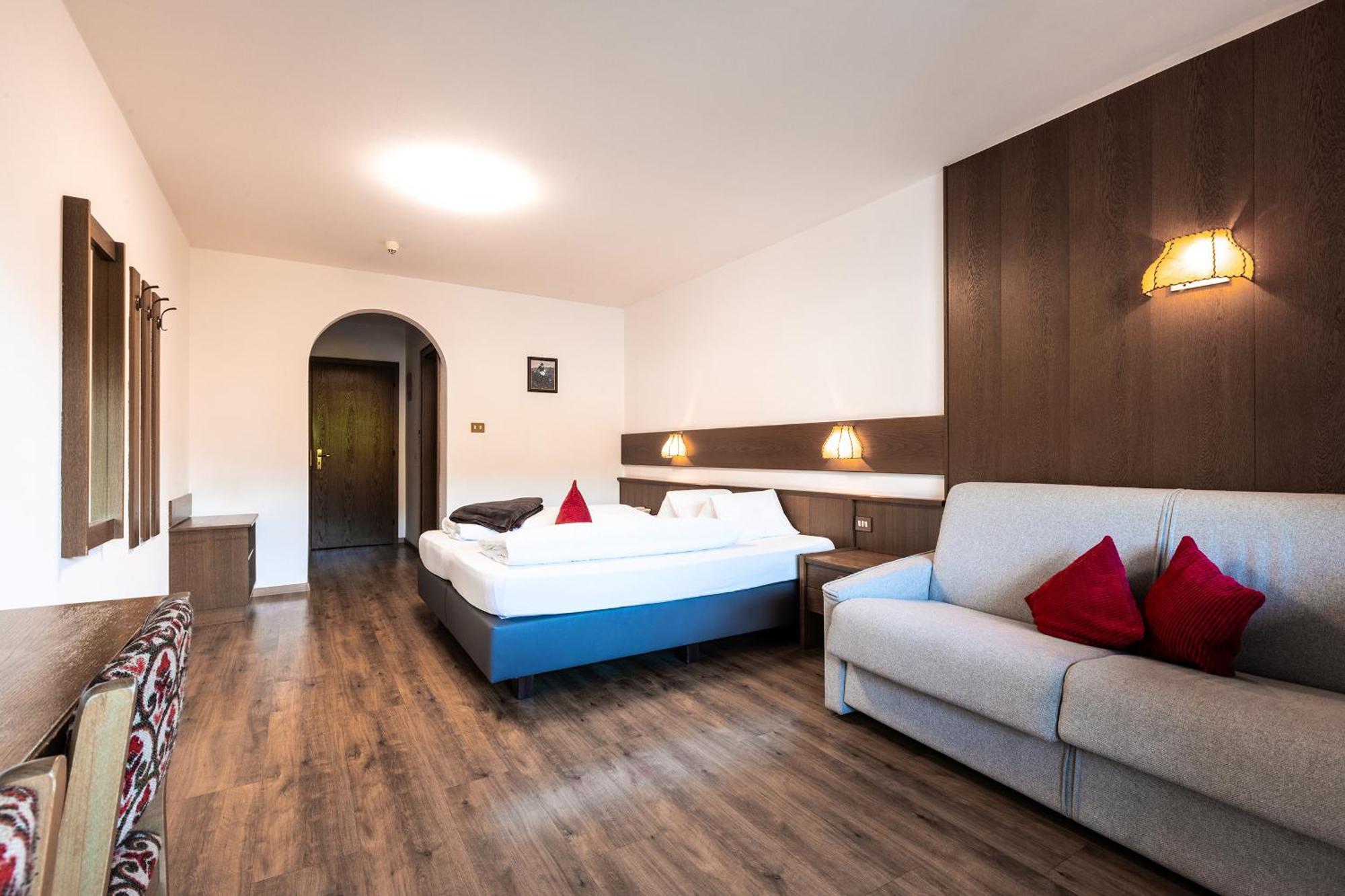 Hotel Zum Löwen - Al Leone Meltina Buitenkant foto
