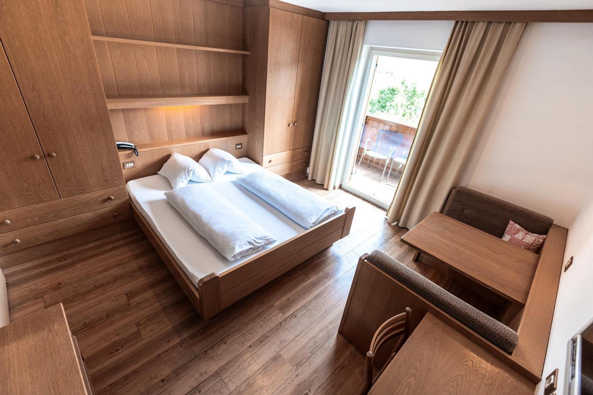 Hotel Zum Löwen - Al Leone Meltina Buitenkant foto