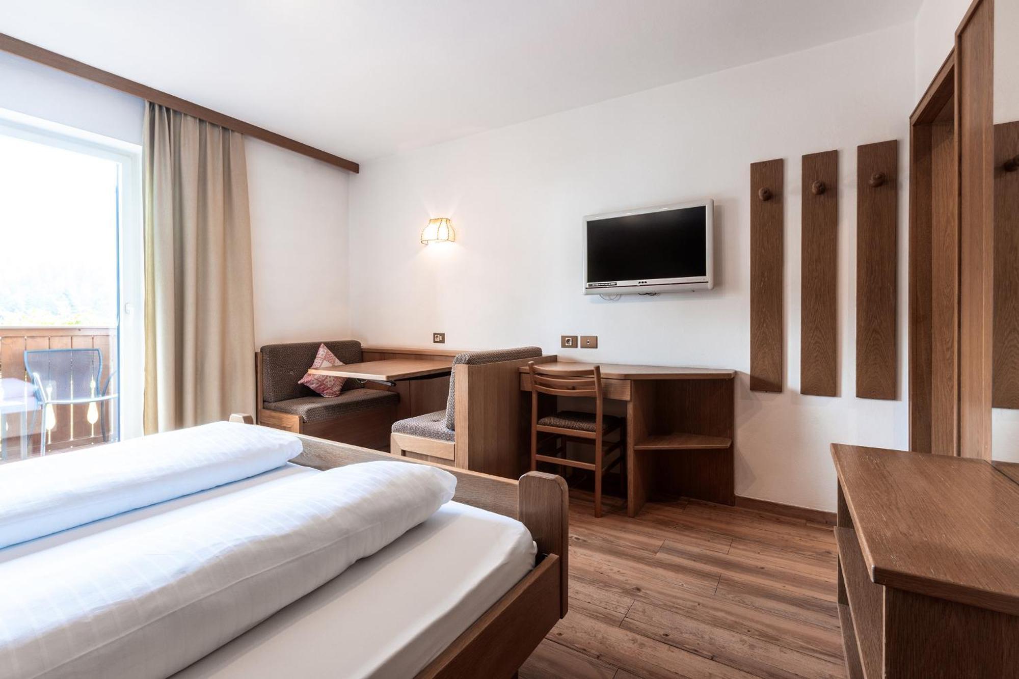 Hotel Zum Löwen - Al Leone Meltina Buitenkant foto