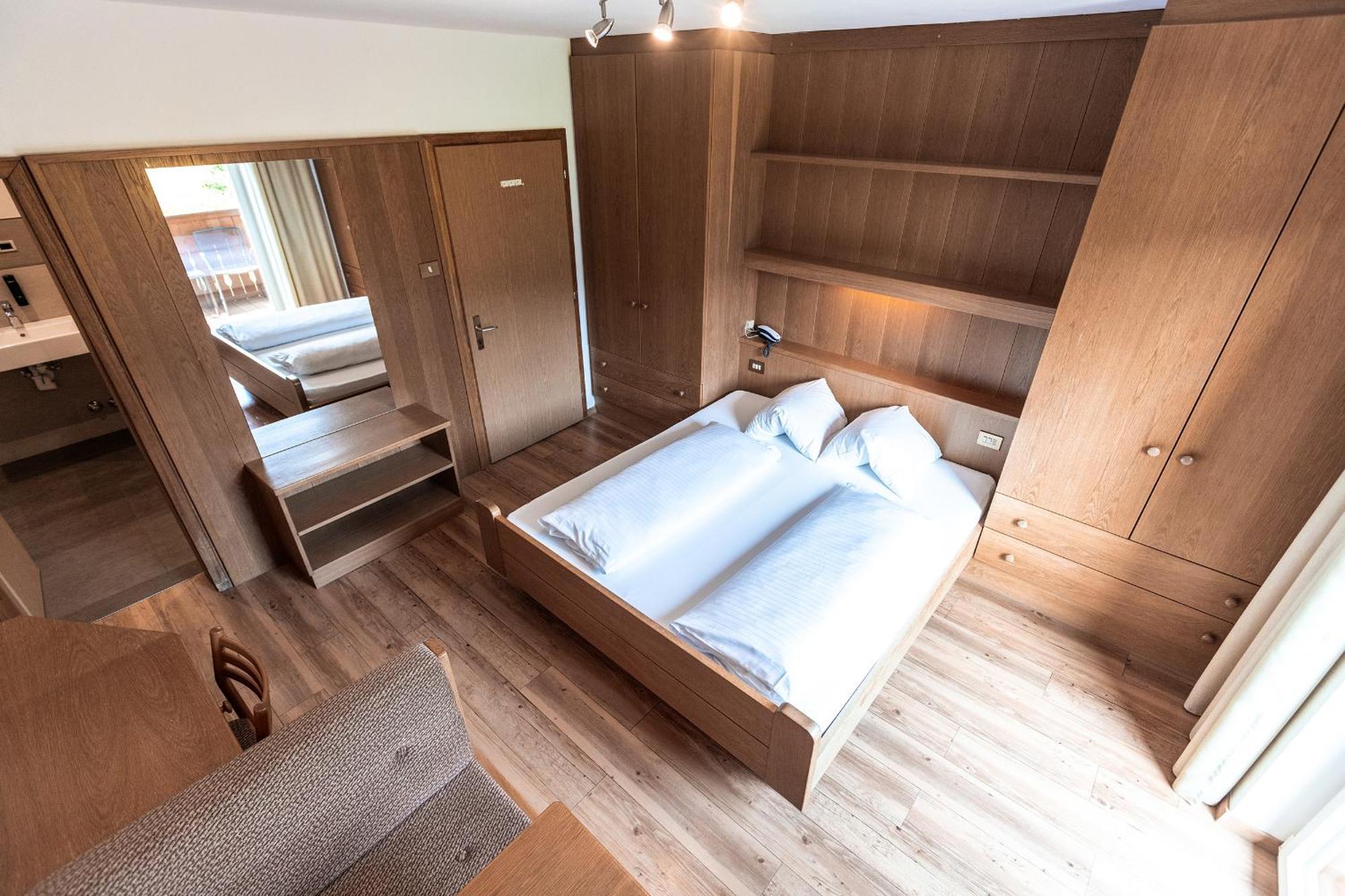 Hotel Zum Löwen - Al Leone Meltina Buitenkant foto