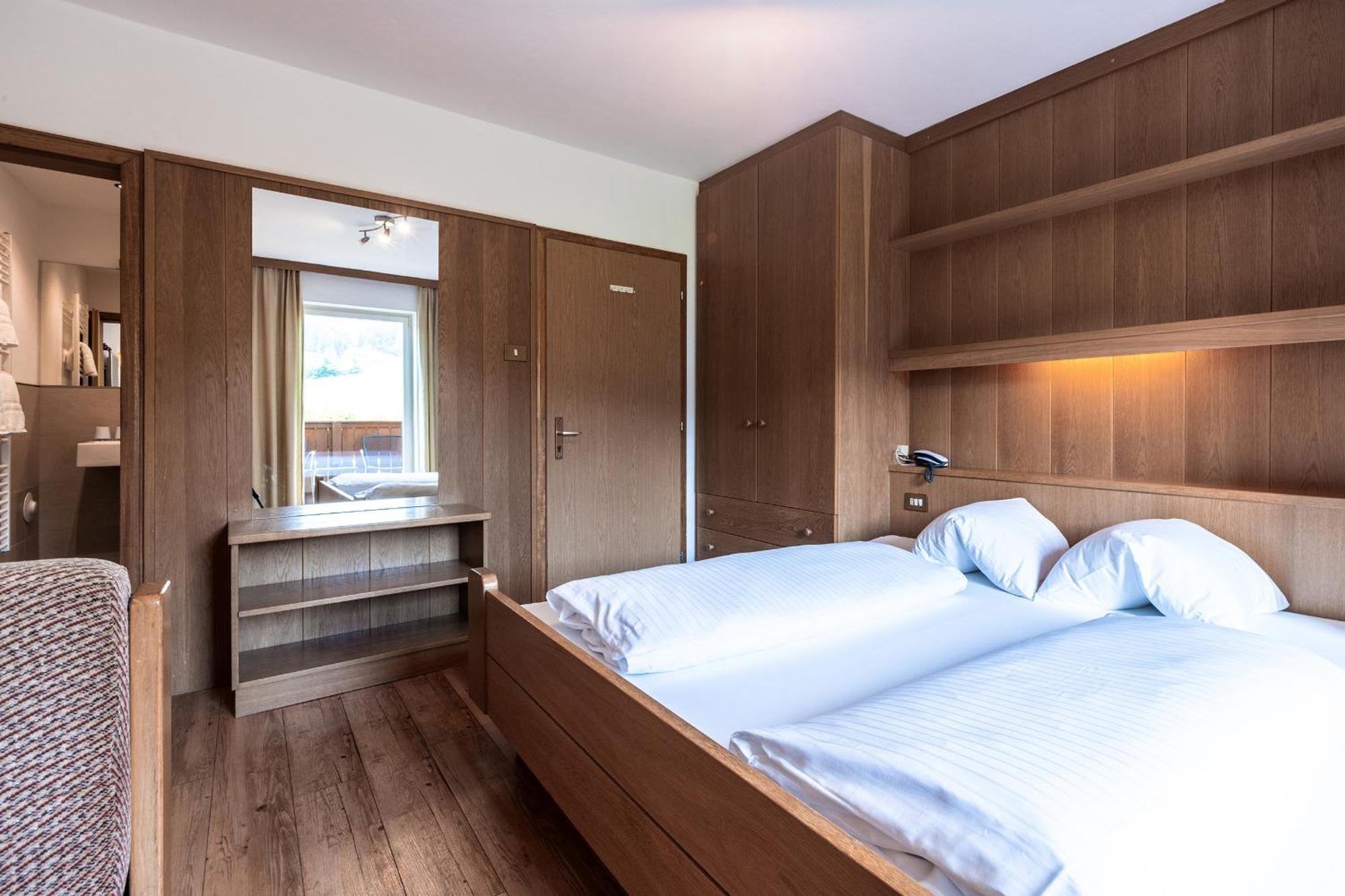 Hotel Zum Löwen - Al Leone Meltina Buitenkant foto