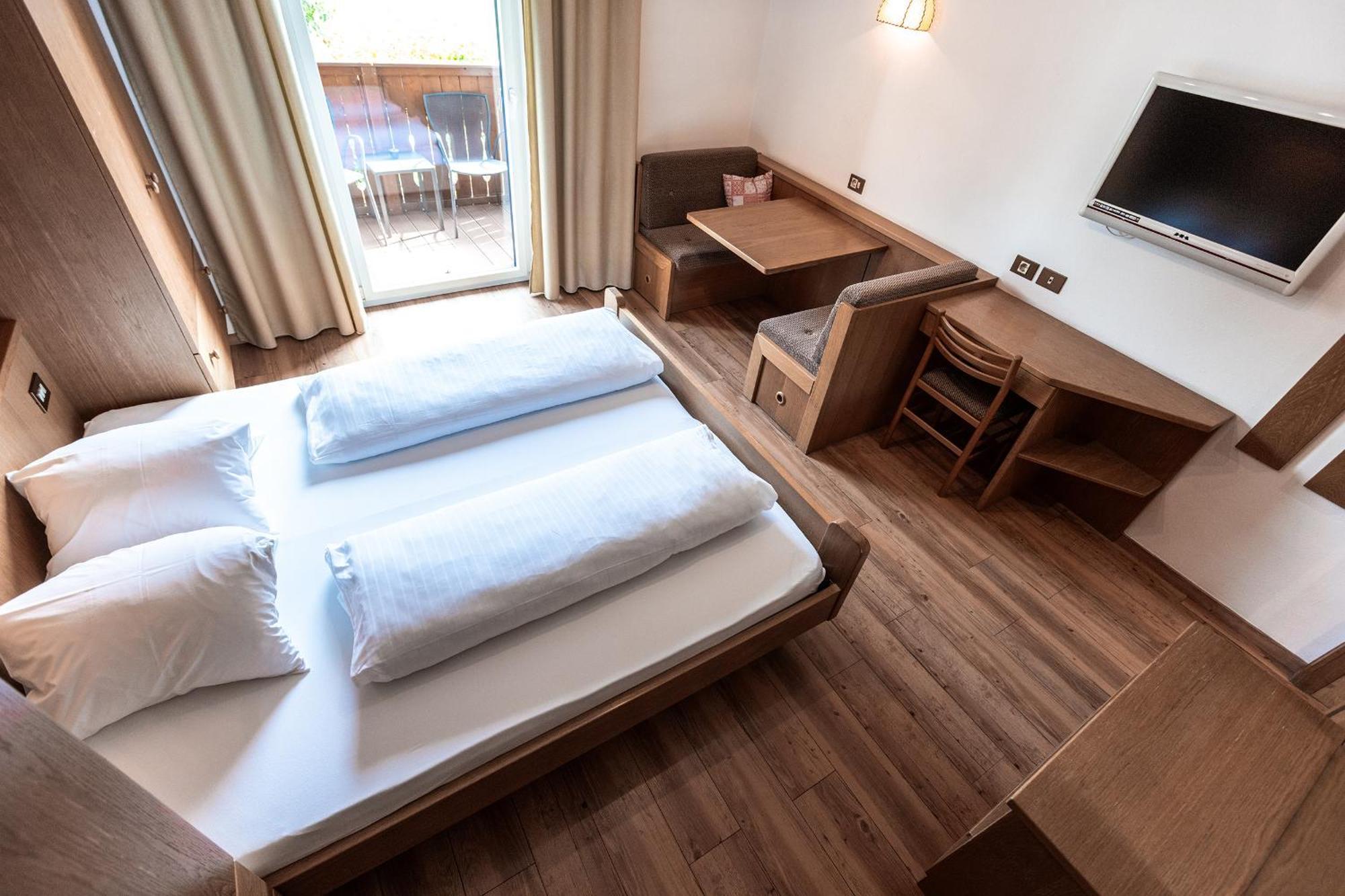 Hotel Zum Löwen - Al Leone Meltina Buitenkant foto