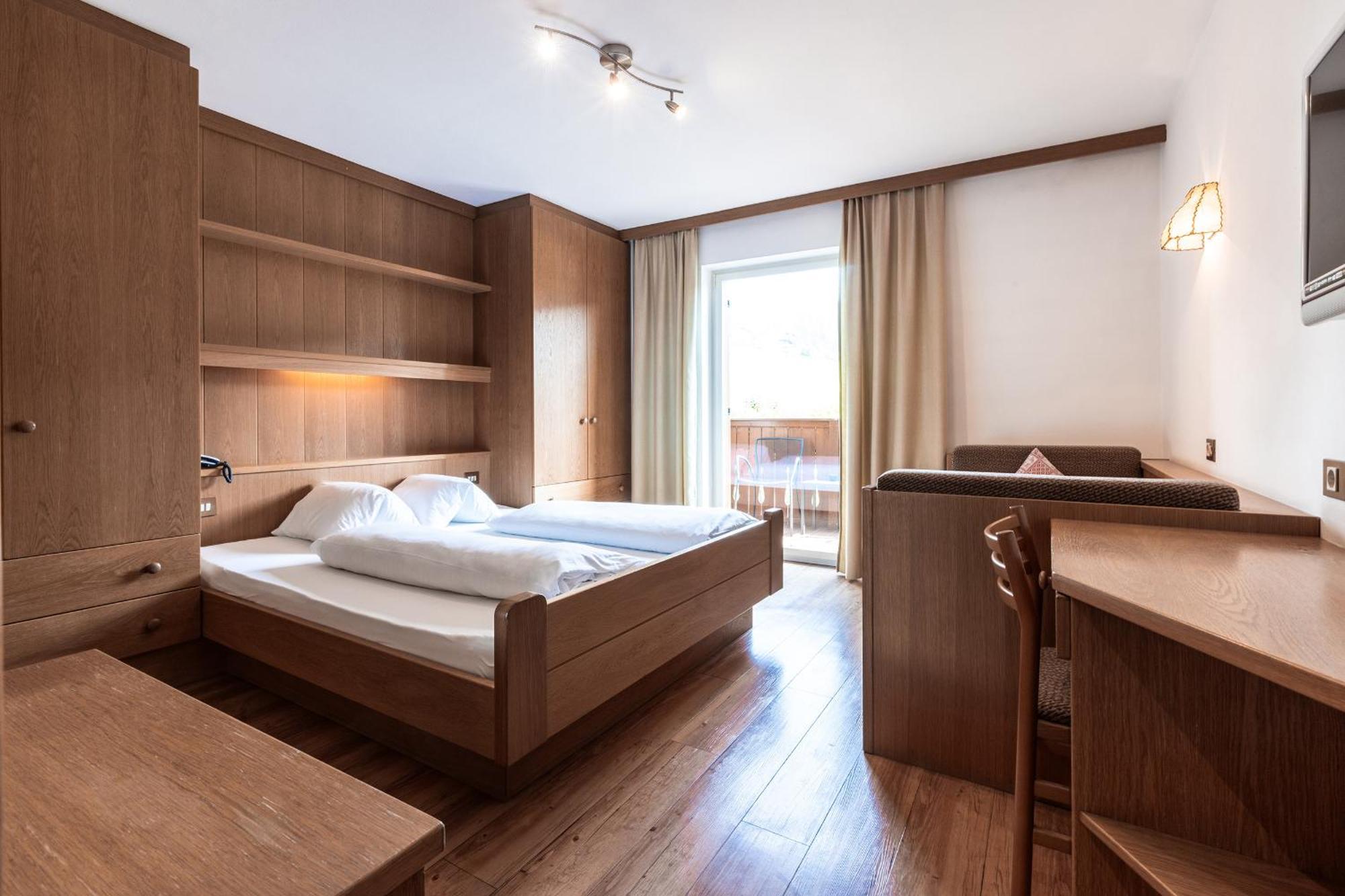 Hotel Zum Löwen - Al Leone Meltina Buitenkant foto