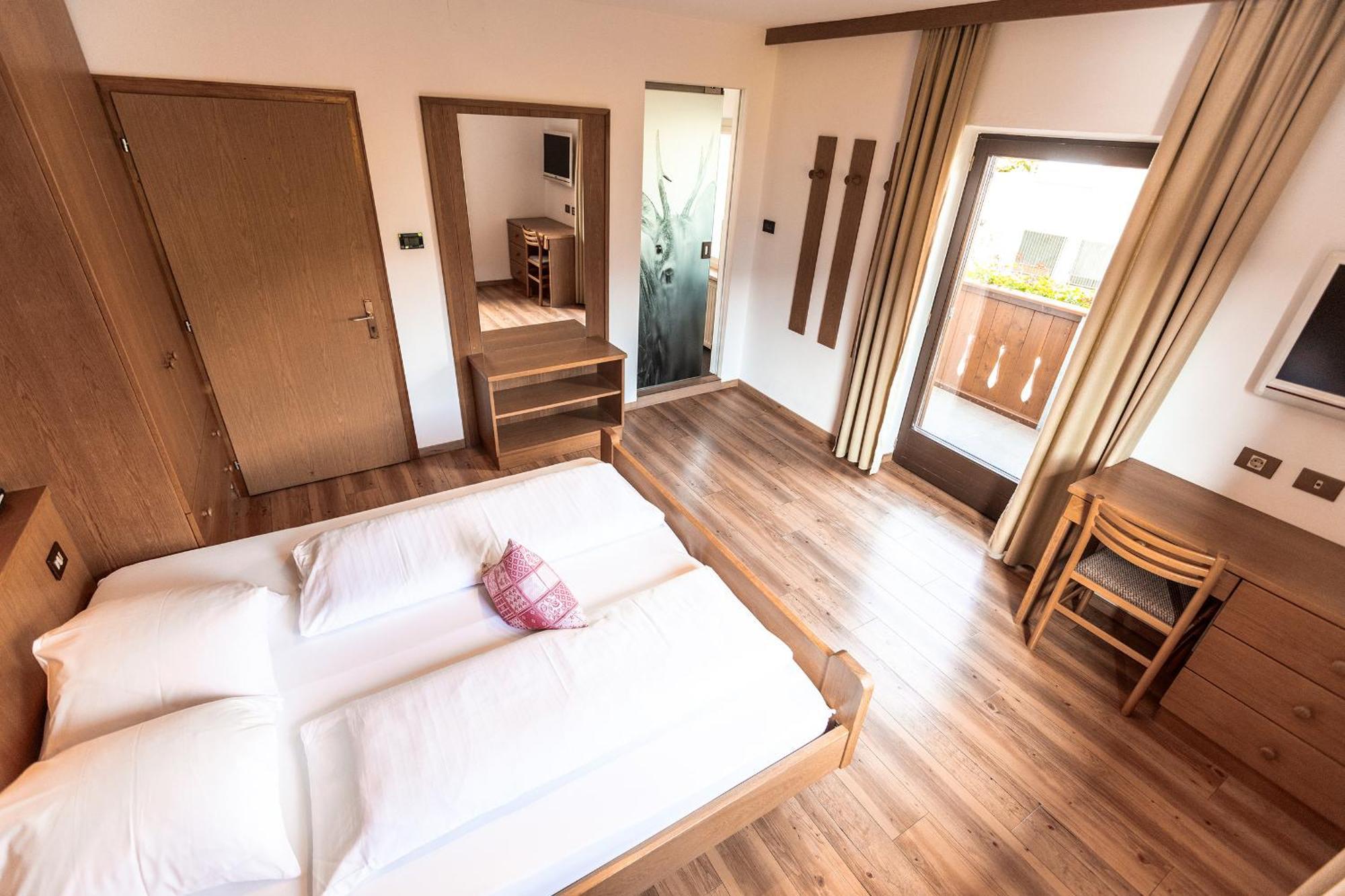 Hotel Zum Löwen - Al Leone Meltina Buitenkant foto