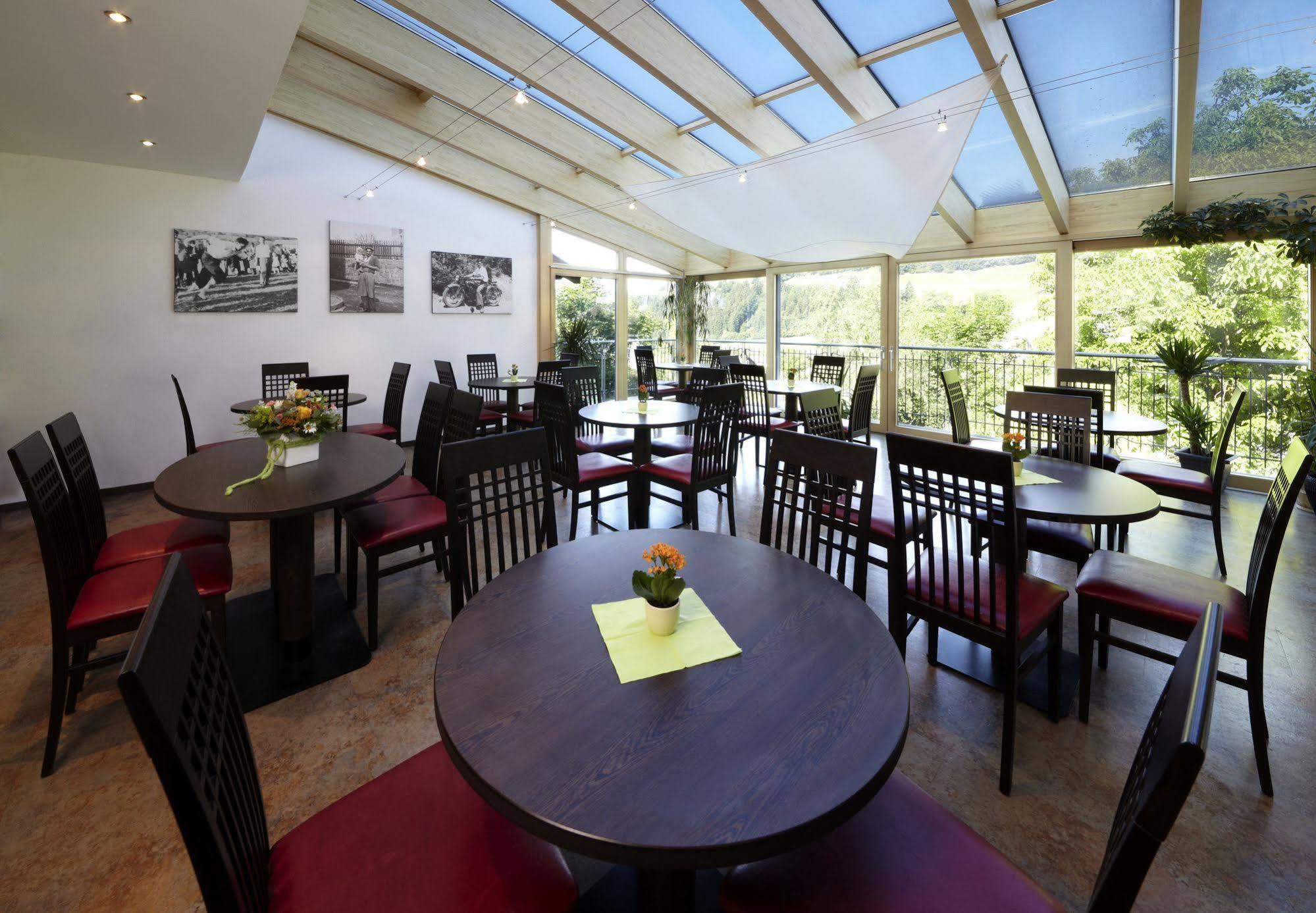 Hotel Zum Löwen - Al Leone Meltina Buitenkant foto