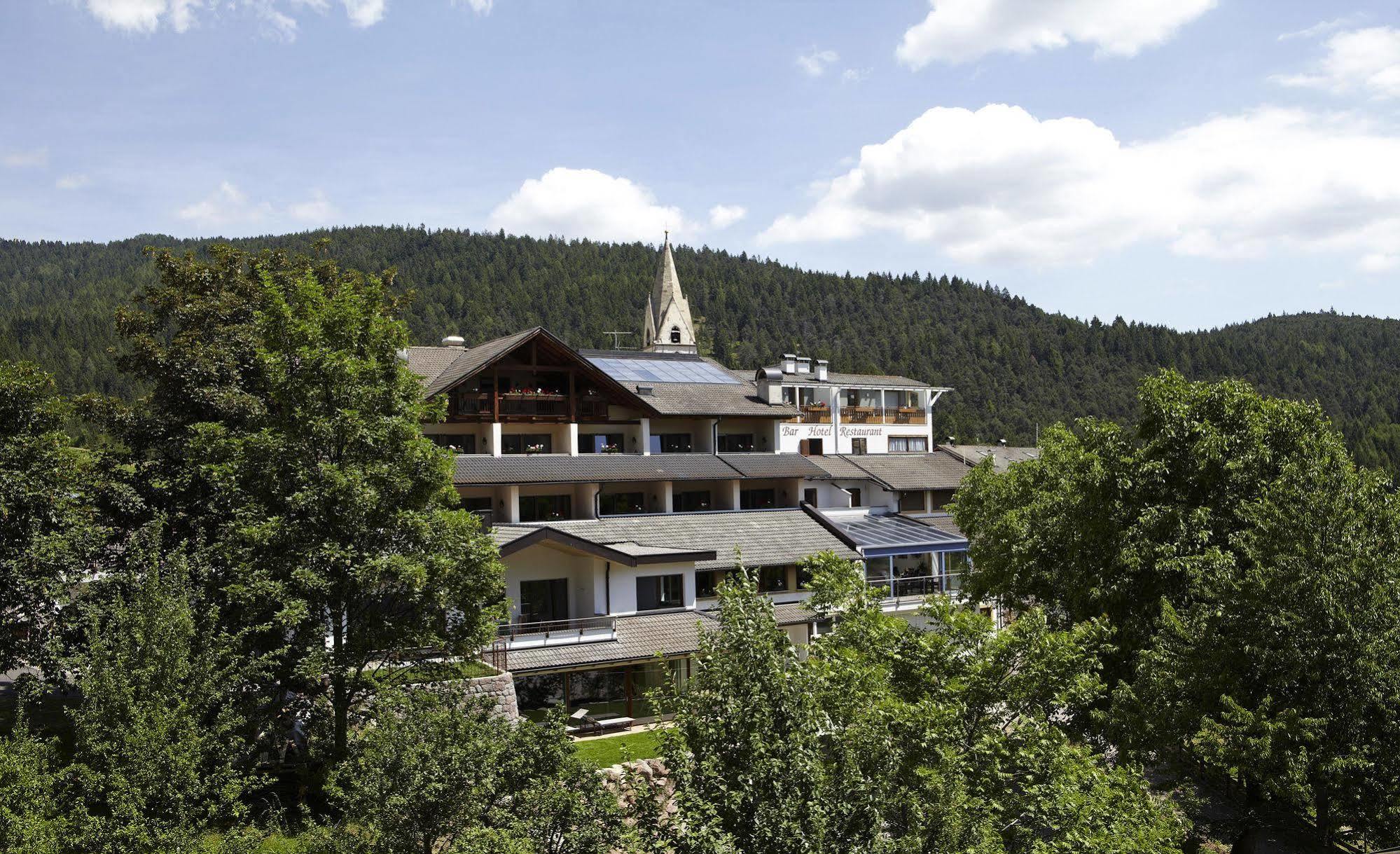 Hotel Zum Löwen - Al Leone Meltina Buitenkant foto