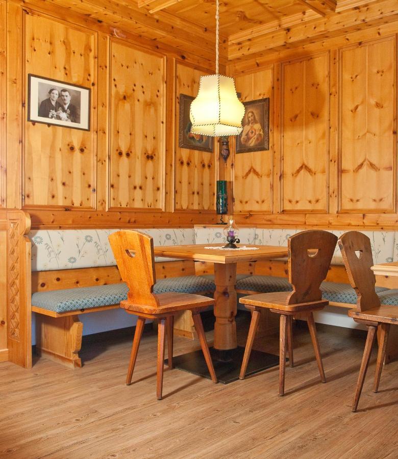 Hotel Zum Löwen - Al Leone Meltina Buitenkant foto